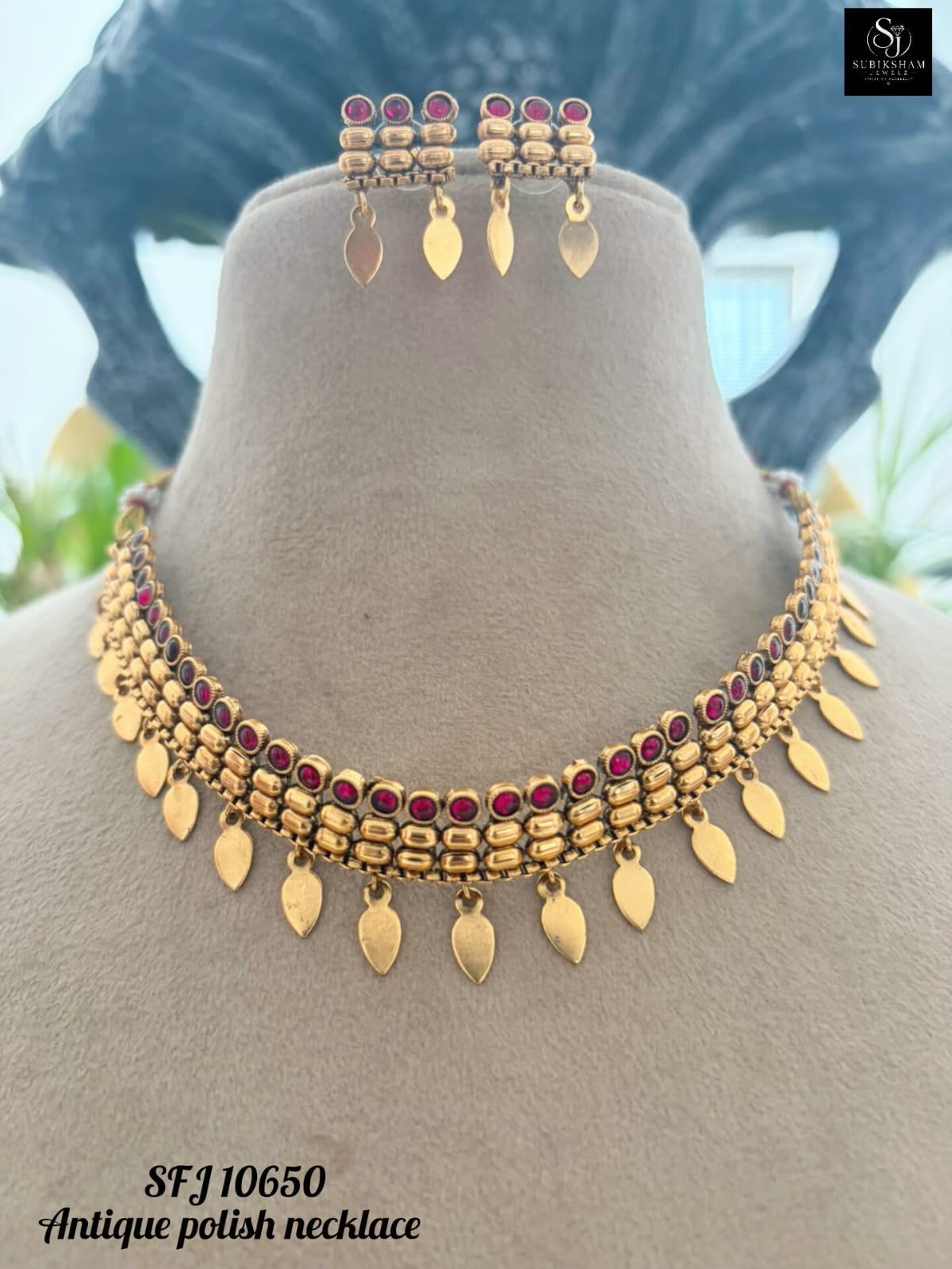 Antic necklace.