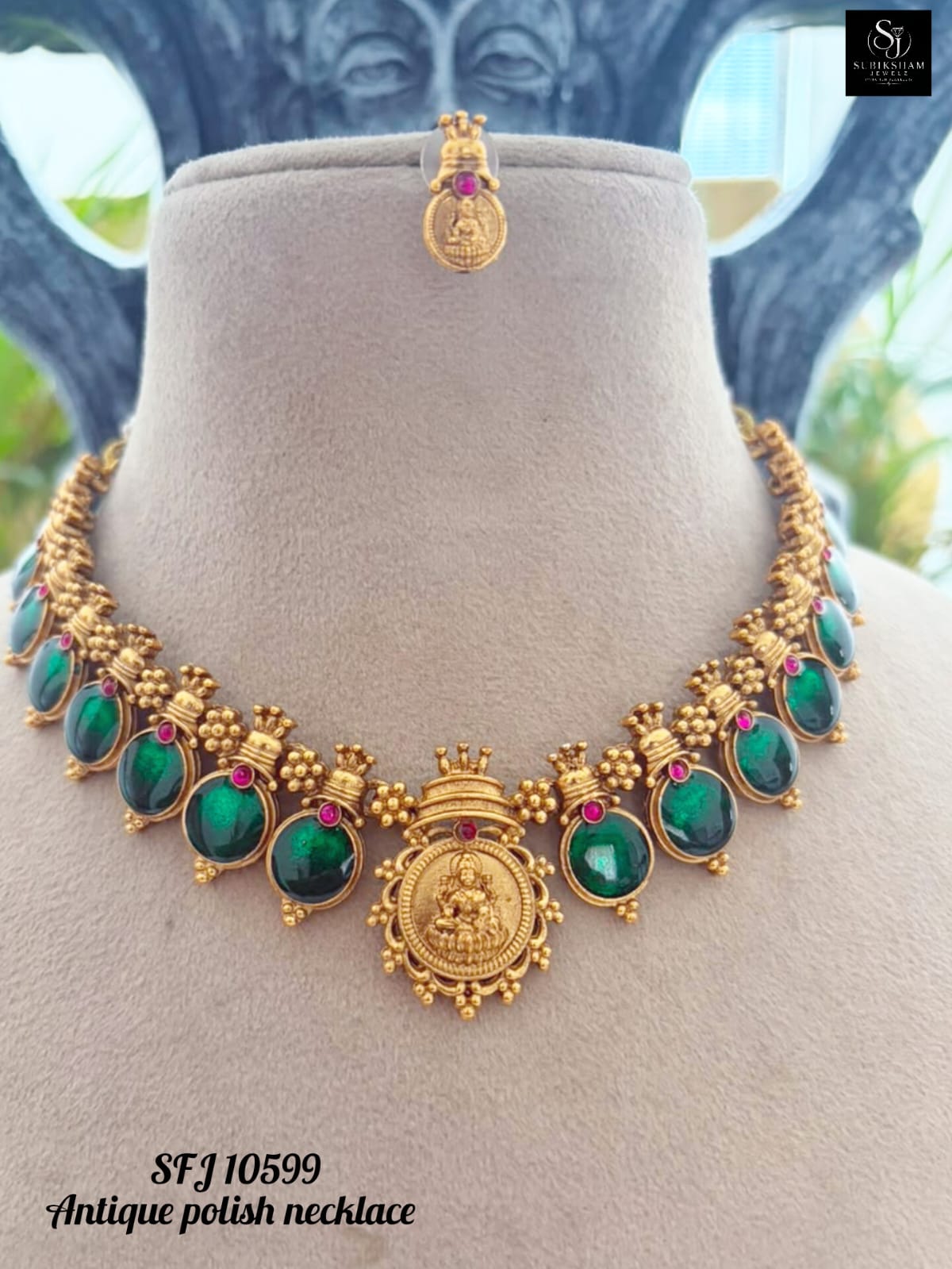 Antic necklace.