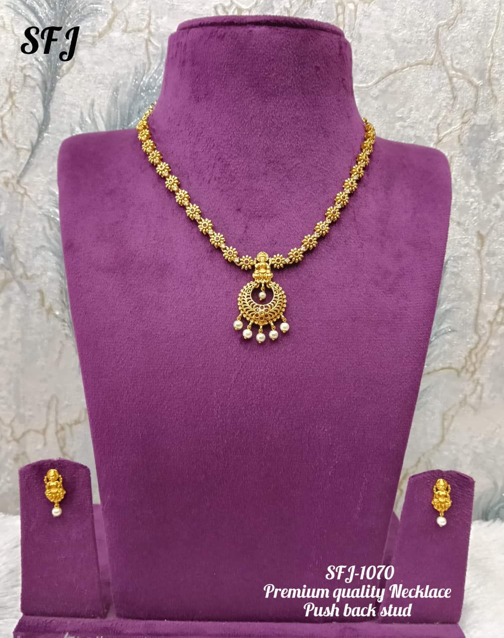 Antic necklace.