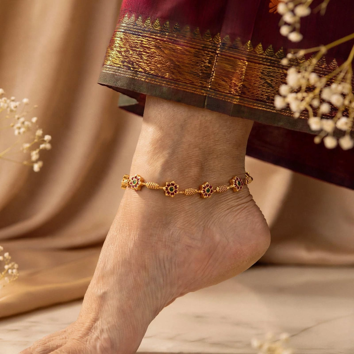 Antic anklet