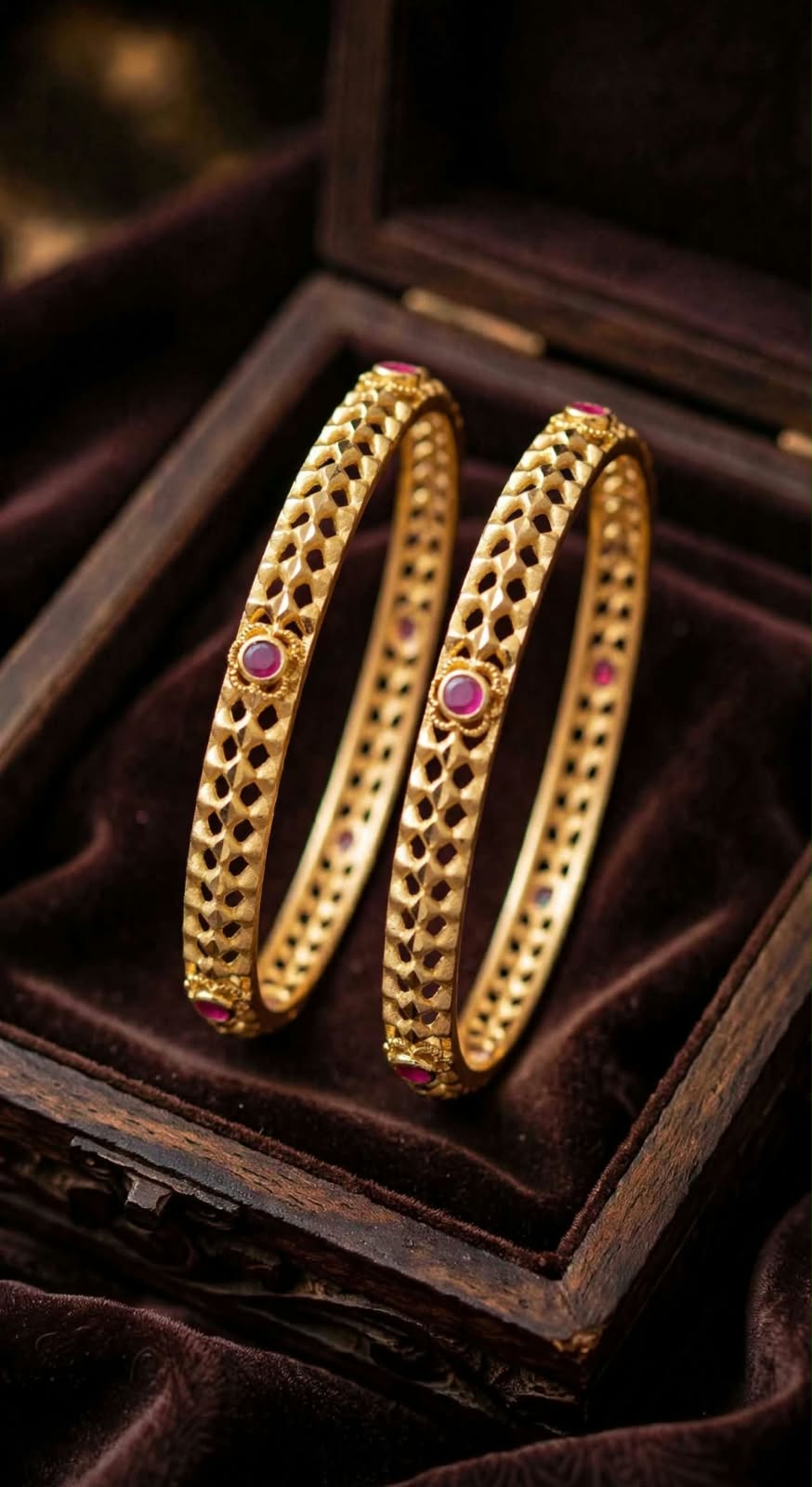 Forming bangle.