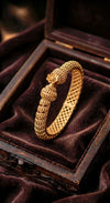 Antique gold bangle.(openable)