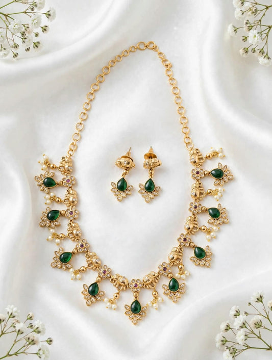 Antic gold Necklace.