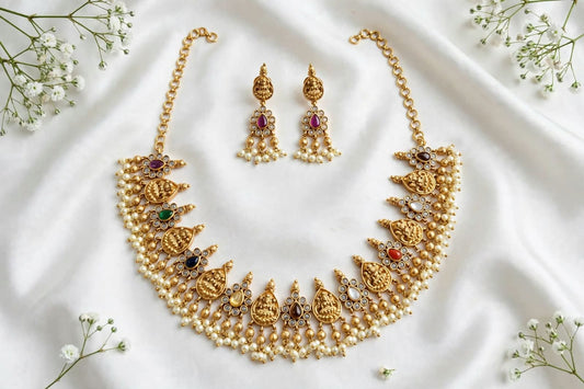 Antic gold necklace.