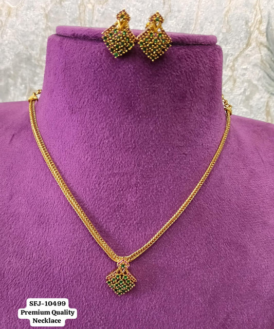Antic gold necklace.