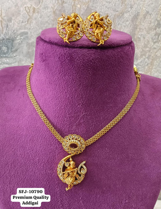 Antic gold necklace.