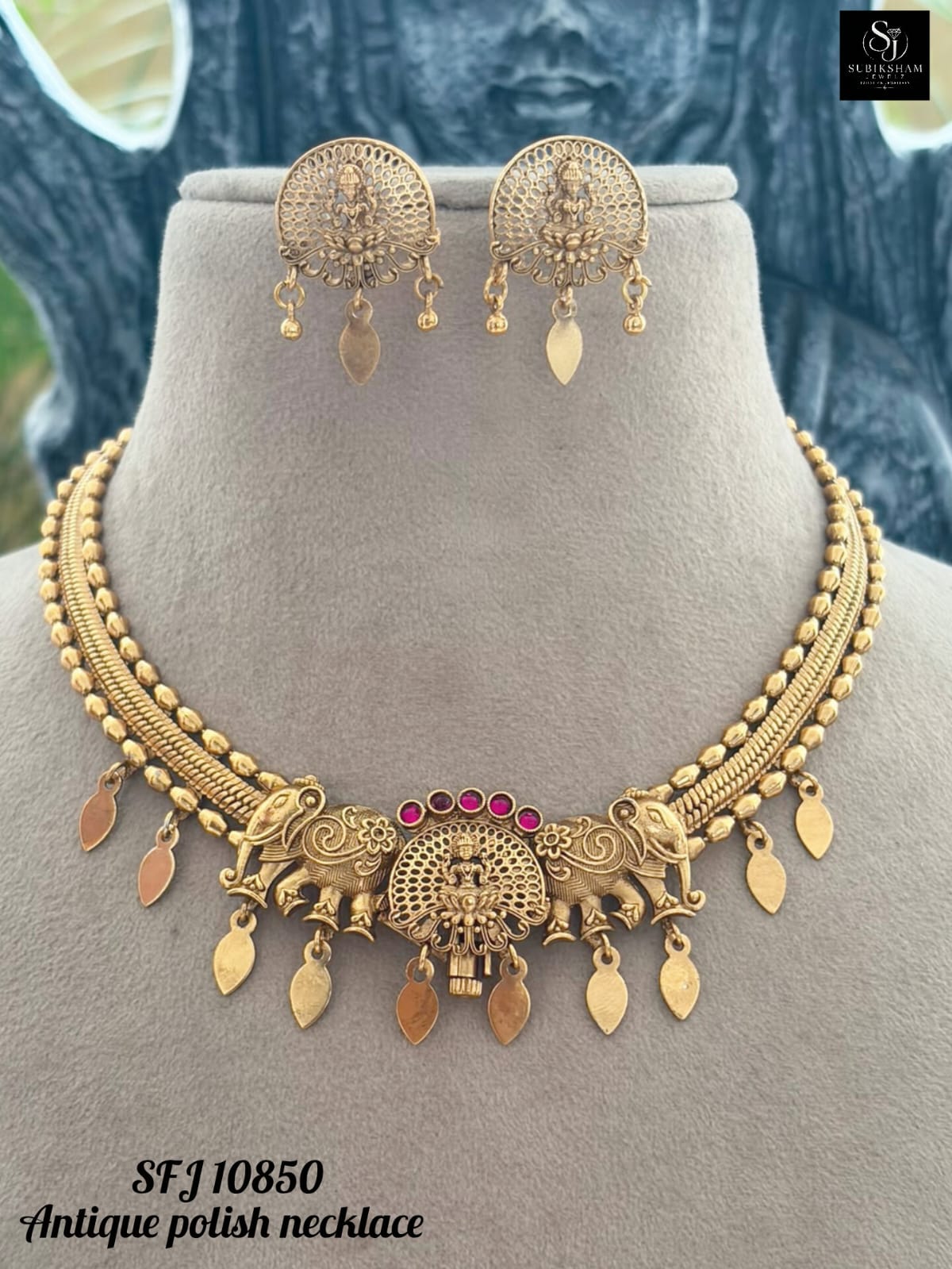Antic necklace.