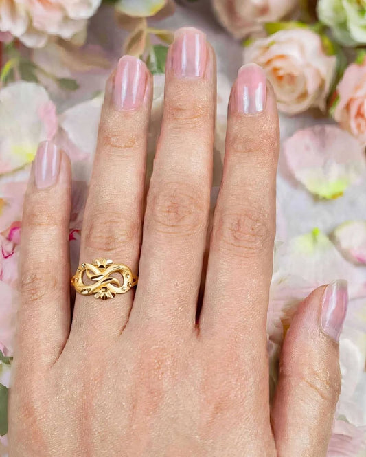 Gold plated adjustable ring.