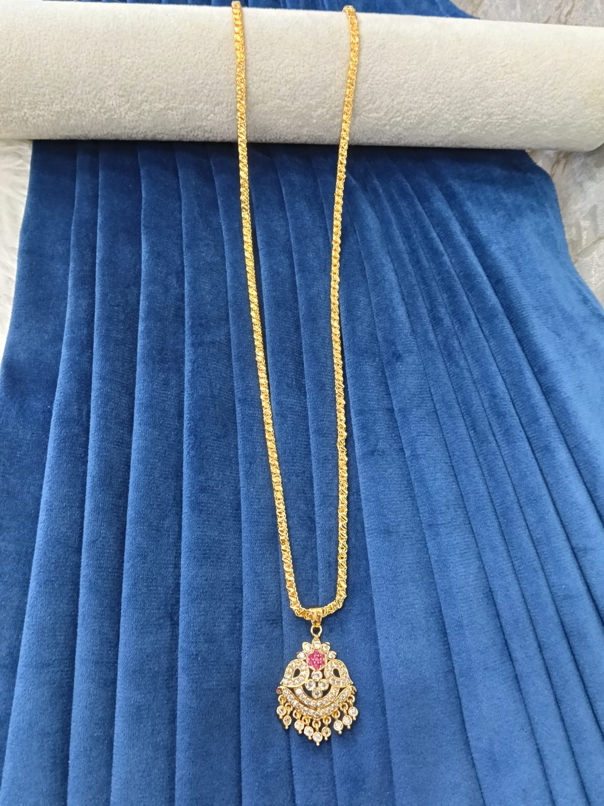 pendant with chain.