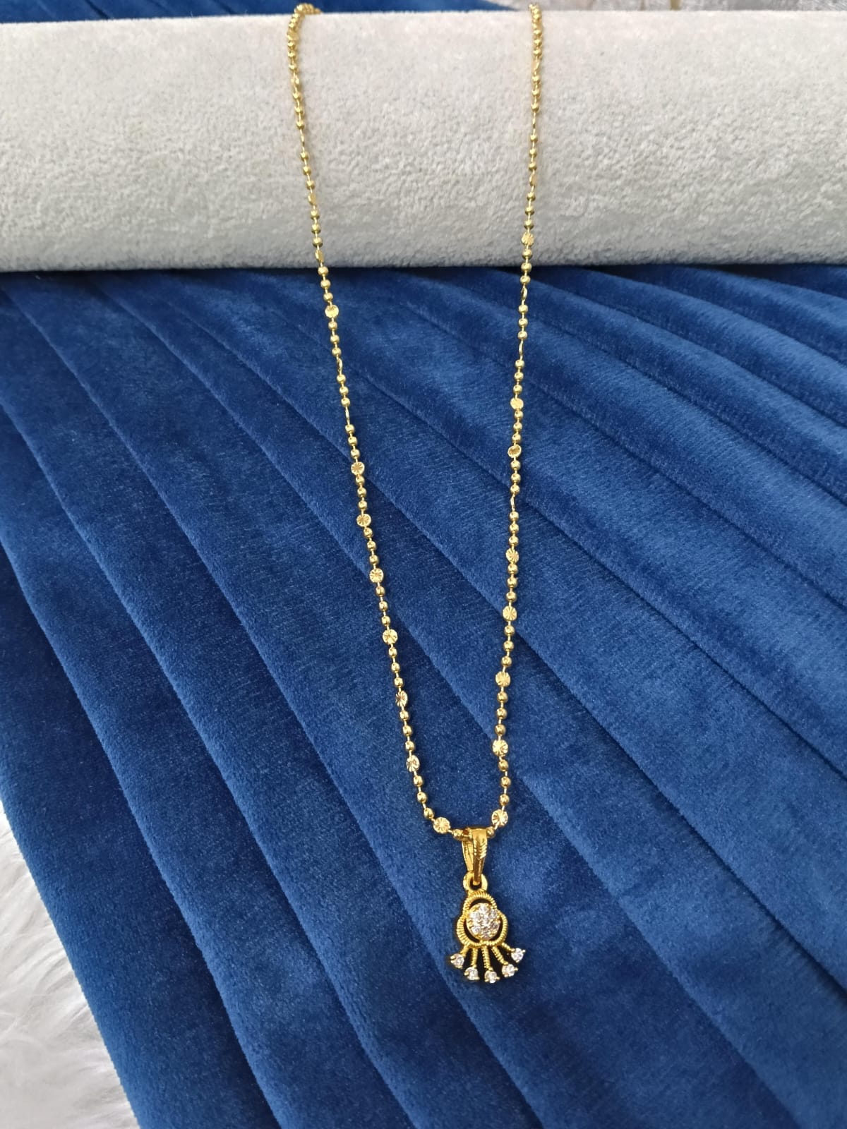 Gold look doller chian.(18 inch)