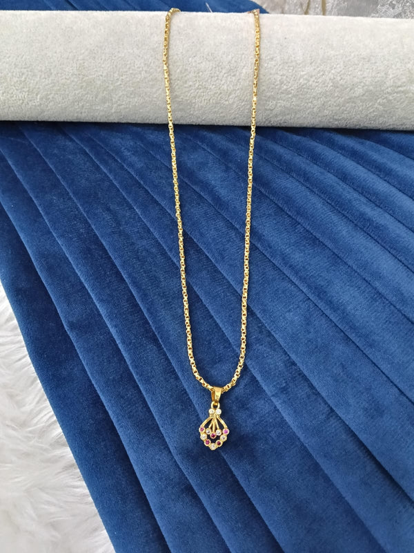 Gold look doller chain.(18 inch)